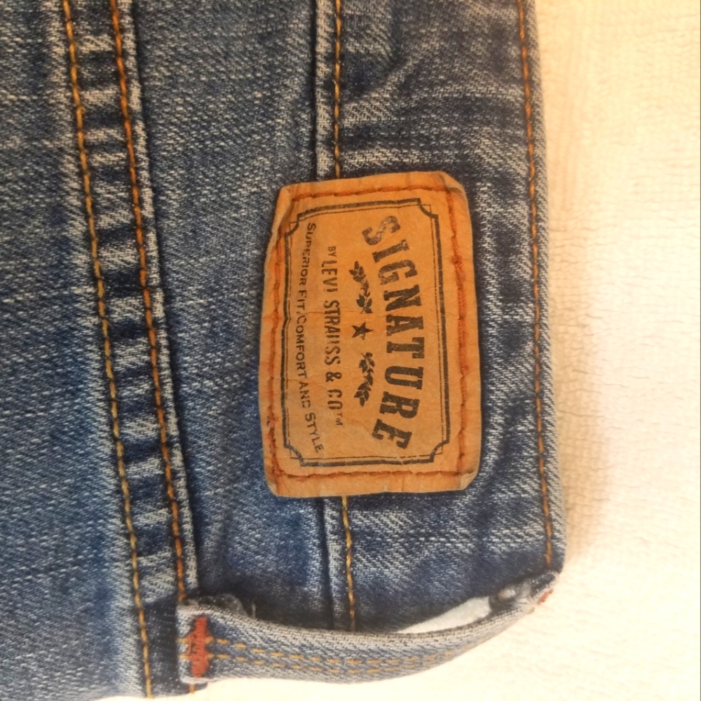 Levi's Signature Mid Rise Bootcut 14 Short - Picture 6 of 7
